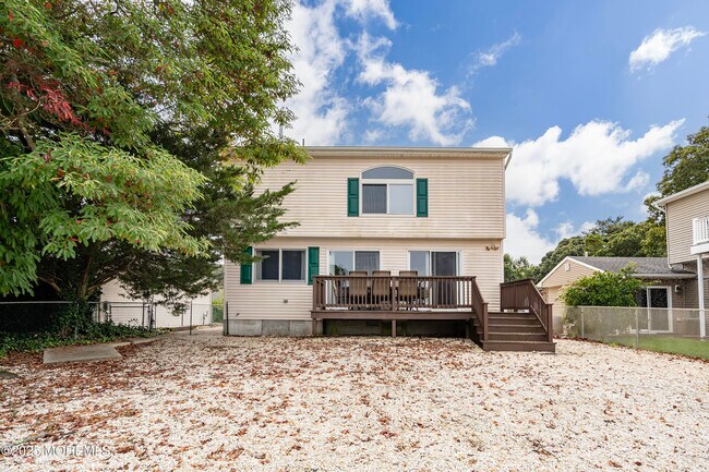Building Photo - 410 Hemlock Dr