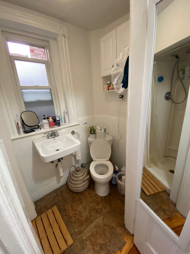 Building Photo - 53 Joy St