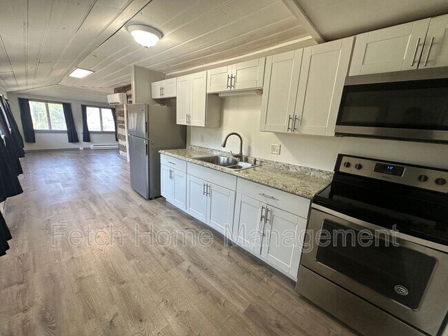 Building Photo - 10699 Jonestown Rd
