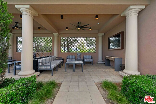 Building Photo - 20705 Butternut Cir