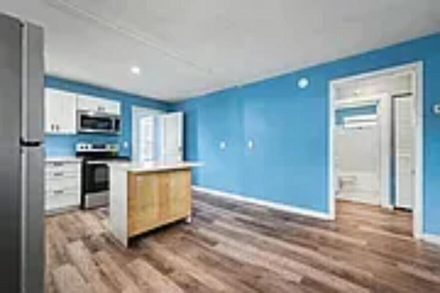 Building Photo - 250 Vernis Ave