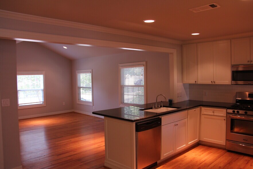 Building Photo - 3716 Collinwood Ave