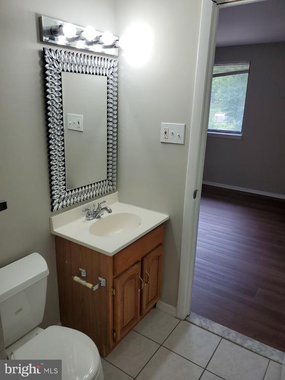 Building Photo - 7381 Hickory Log Cir