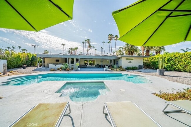 Building Photo - 1600 Palm Tree Dr