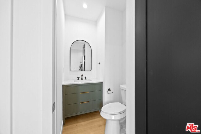 Building Photo - 2324 S Dunsmuir Ave