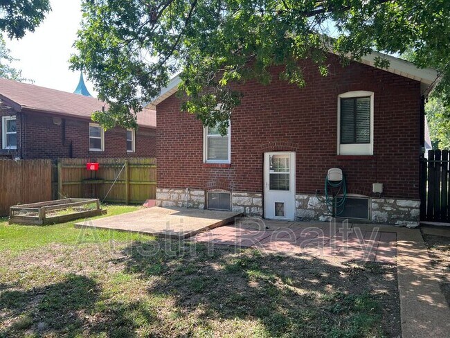 Building Photo - 6565 Arsenal St