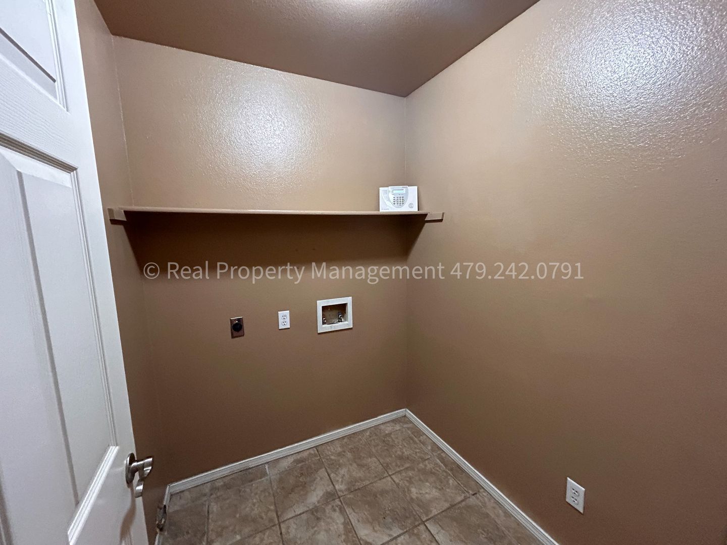 Building Photo - 320 Chateau Dr