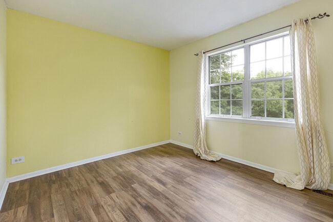 Building Photo - 1175 Regency Dr