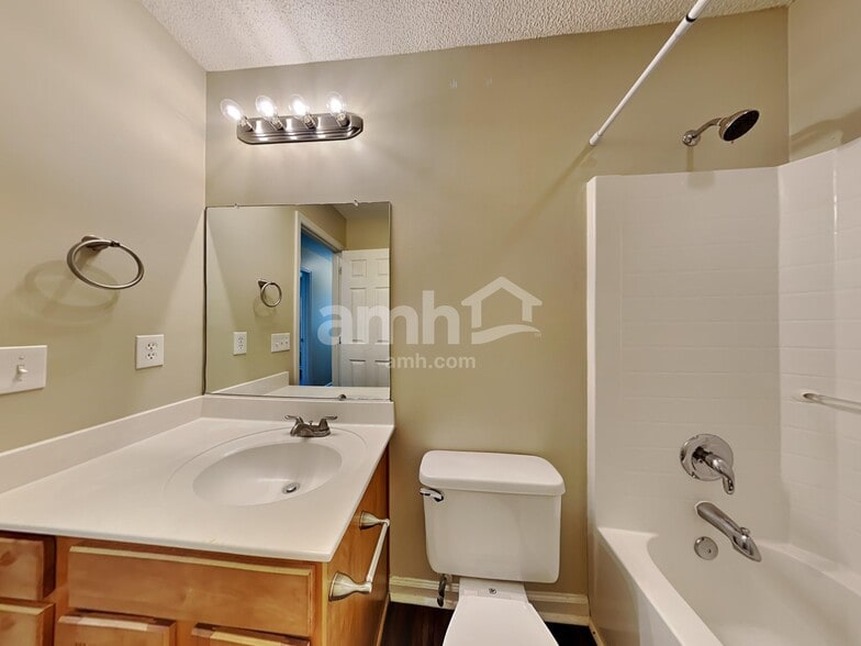 Building Photo - 136 Wildberry Ln