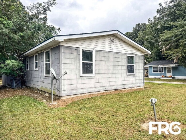 Building Photo - 122 Blaire Ln