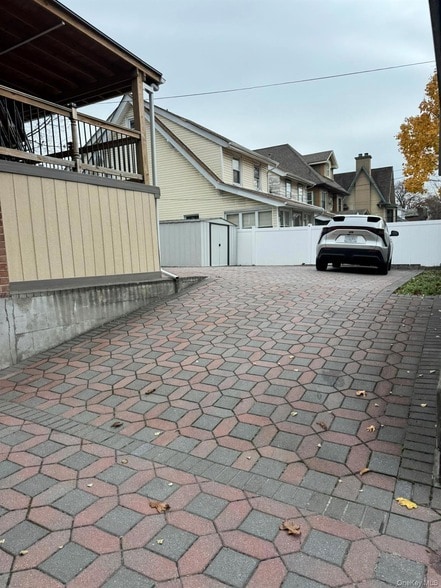 Building Photo - 109-04 Myrtle Ave