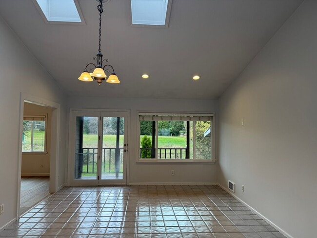 Building Photo - CLICK "REQUEST A TOUR" NOW!