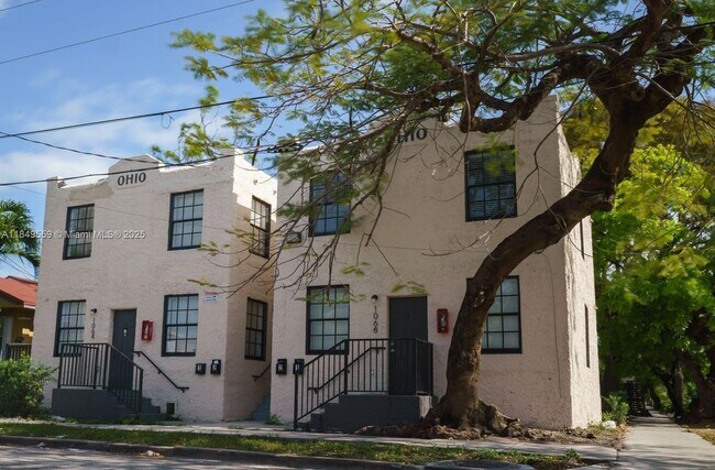 Primary Photo - 1068 NW 5th St