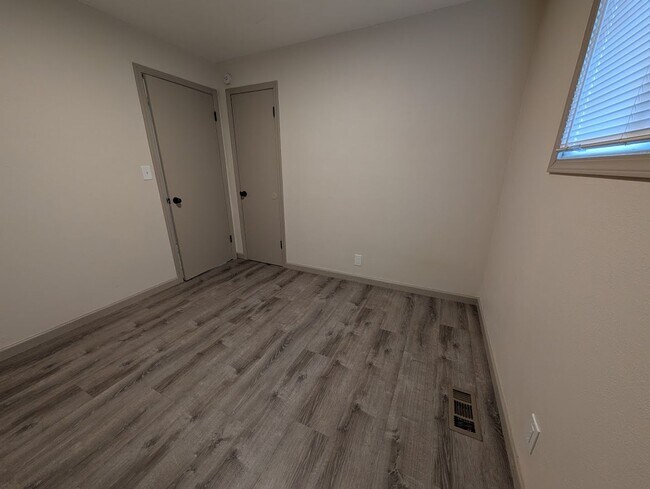 Building Photo - Fantastic 3 Bedroom Clarkston House with Fenced Backyard