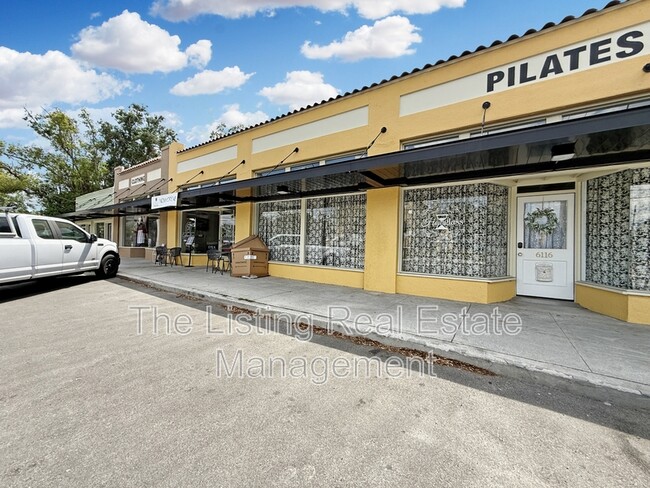 Building Photo - 308 E Hanna Ave