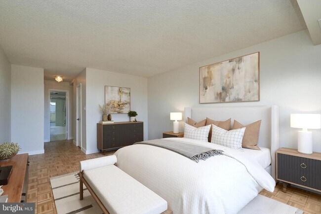 Building Photo - 1800 Old Meadow Rd