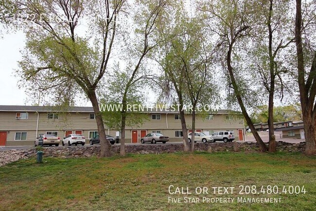 Building Photo - 1022 E Poplar St