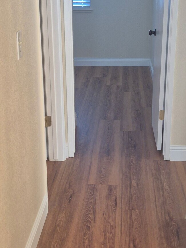 Building Photo - Updated 3 Bedroom Home