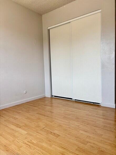 Building Photo - 1331 Pinetree Dr