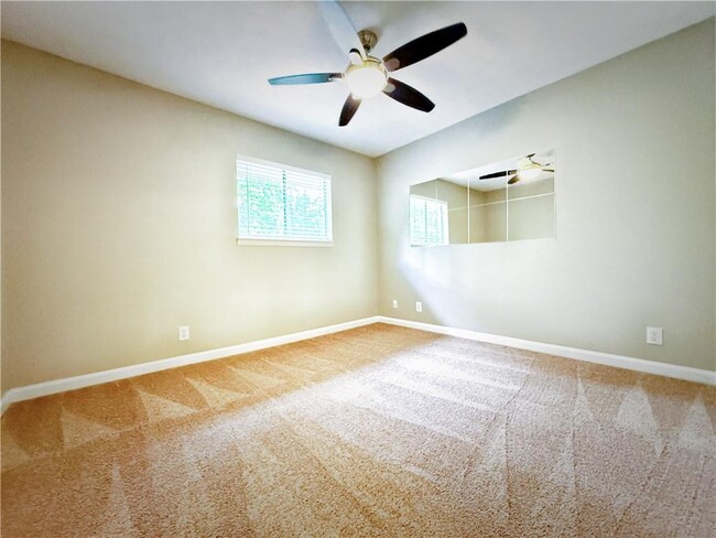 Building Photo - 2875 Torreya Way SE