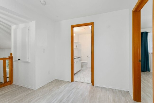 Building Photo - 2bd 2ba luxury duplex