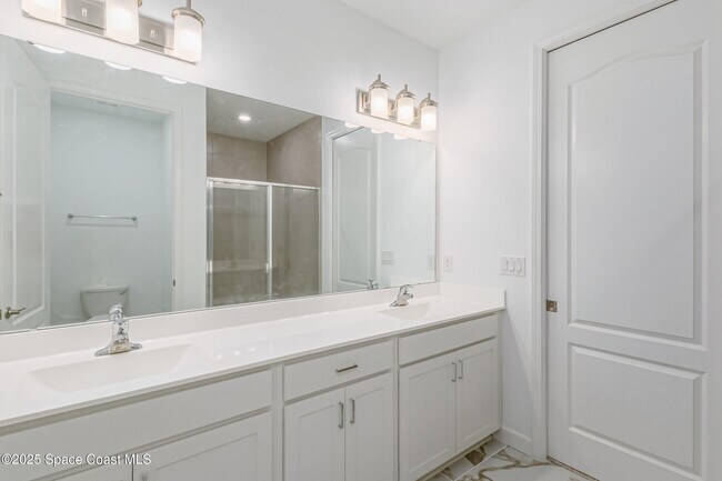 Building Photo - 2490 Treasure Cay Ln
