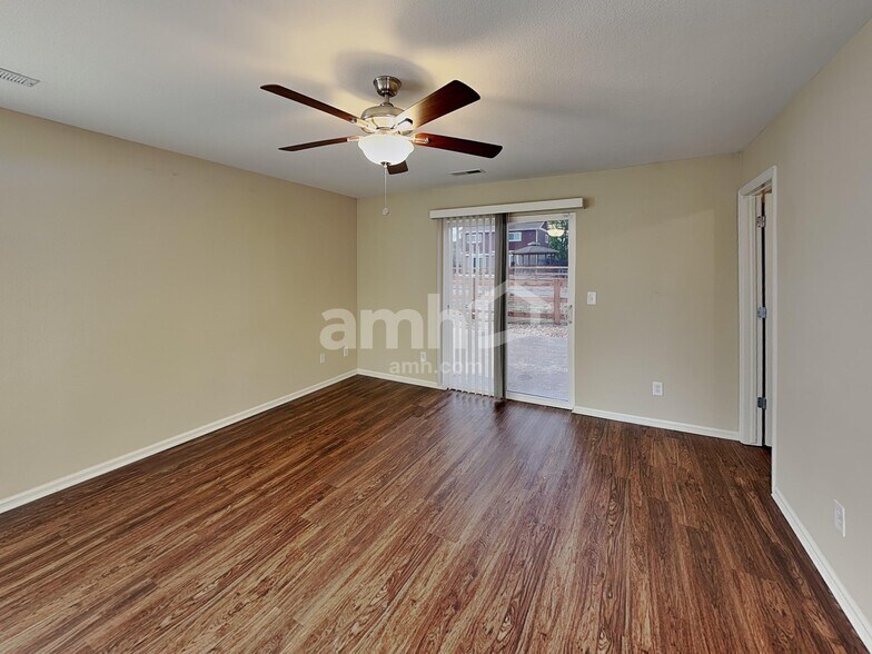 Building Photo - 810 Sunrise Dr