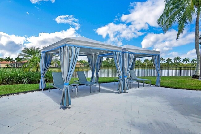 Building Photo - 8873 Via Brilliante