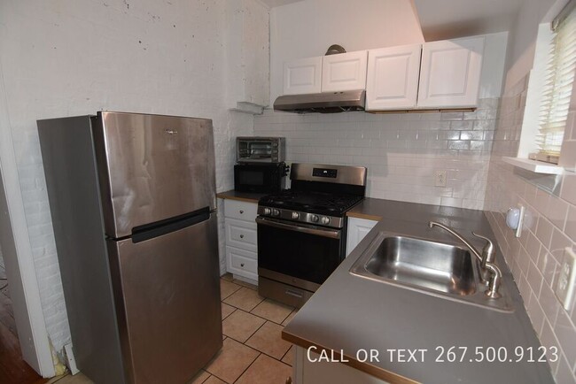 Building Photo - Great  2BR house in Port Richmond area. W/...