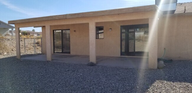 Building Photo - 3181 Sombrero Dr