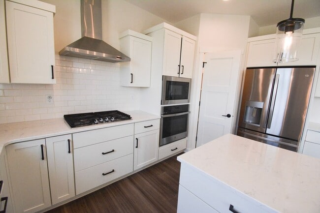 Building Photo - Stunning 5 Bed, 3.5 Bath Luxury Home for R...