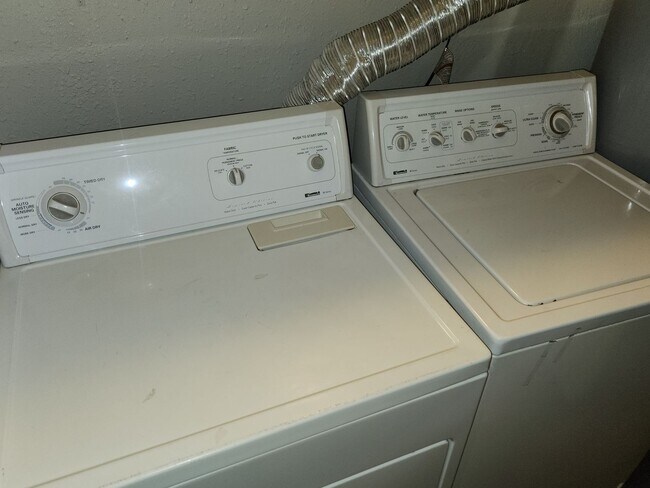 Building Photo - Fantastic Condo at Lexington Village!