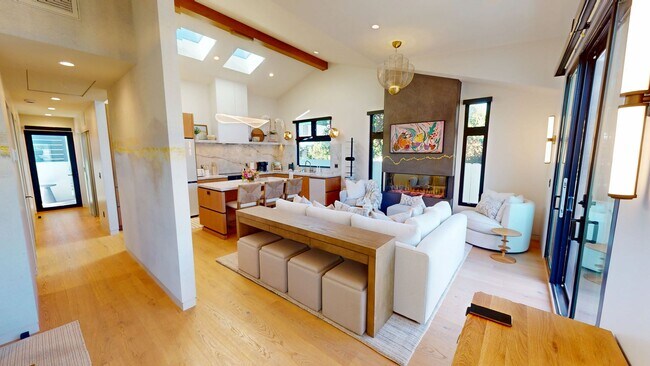 Building Photo - 163 G Ave