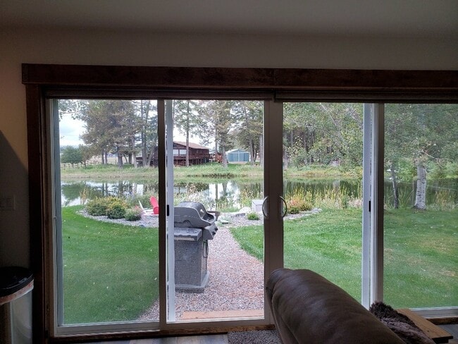 Building Photo - Avail Sept 14th thru May 31st.  Fully furnished w/ internet & utilities included