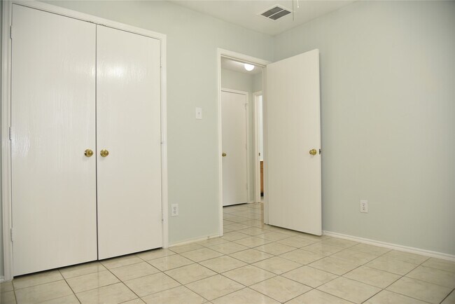 Building Photo - 10406 Sutter Glen Ln