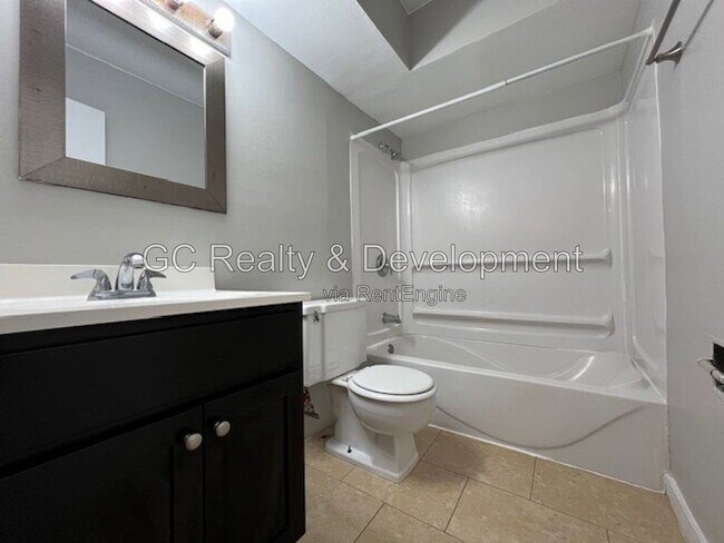 Building Photo - 231 Uteg St