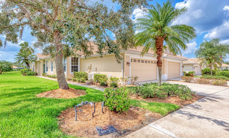 Building Photo - 4532 Whispering Oaks Dr