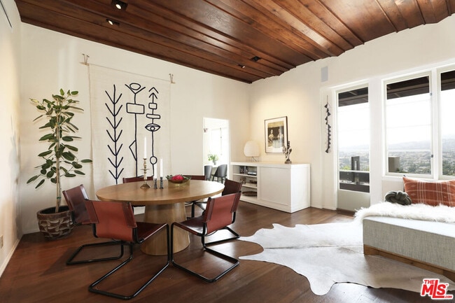 Building Photo - 1811 Edgecliffe Dr