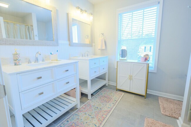 Building Photo - 178 Dan's Way