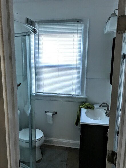 1st Floor Full Bathroom - 2307 Neil Ave