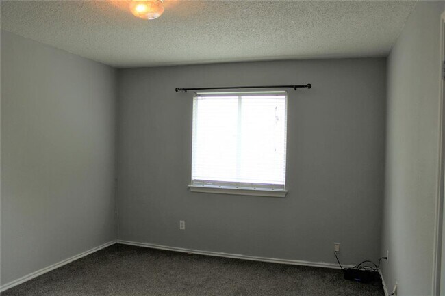 Building Photo - 16205 Glorious Ln
