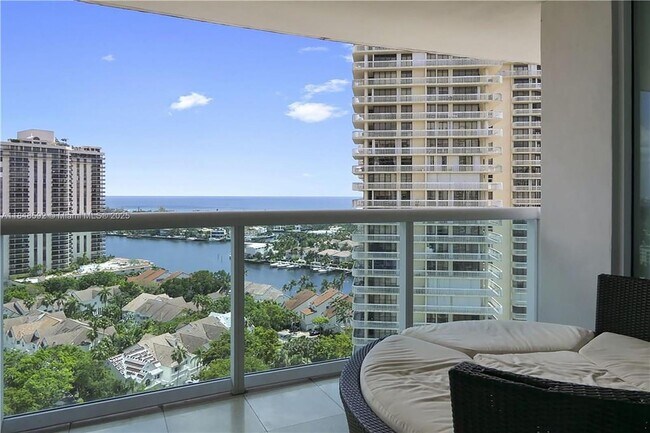 Building Photo - 19400 Turnberry Way
