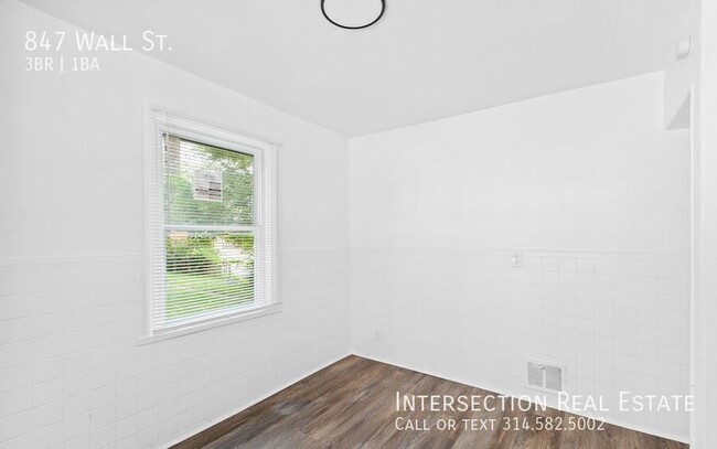 Building Photo - Section 8 Approved - Spacious 3 Bed/1Bath ...