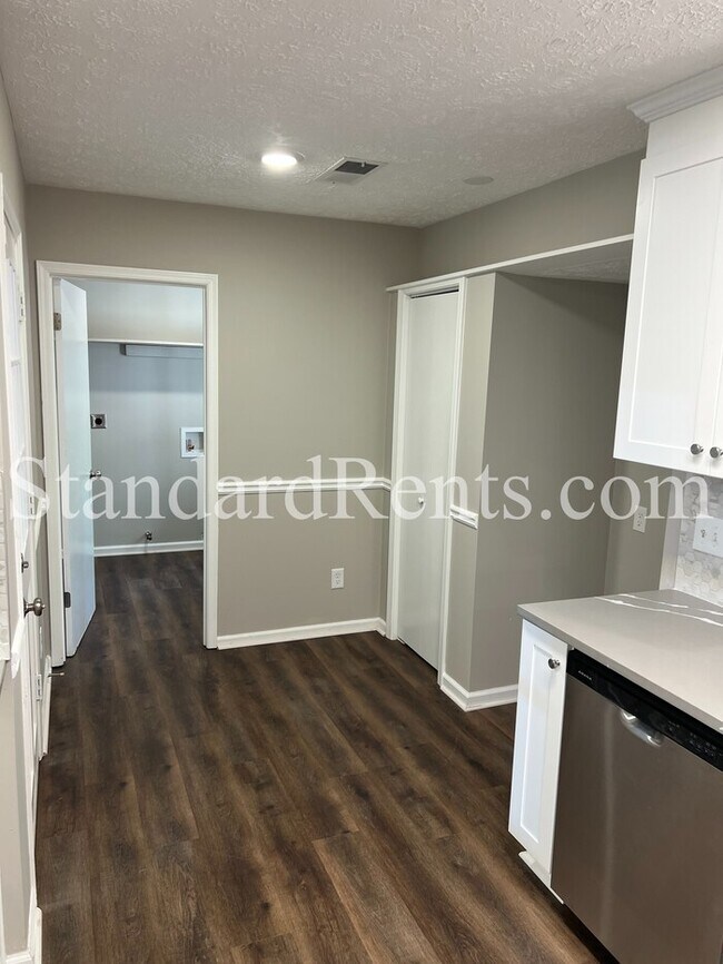 Building Photo - 4072 Plantation Dr