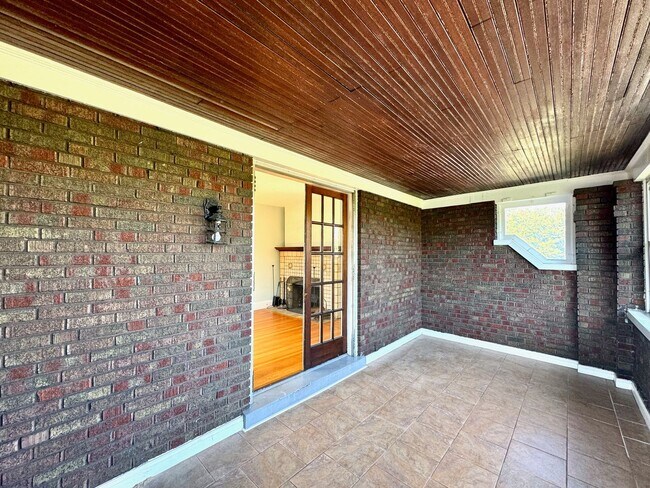 Building Photo - 505-507 W McMillan