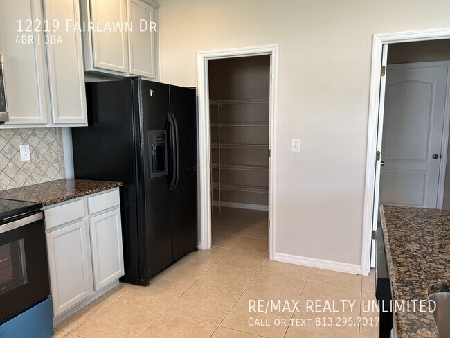 Building Photo - 12219 Fairlawn Dr