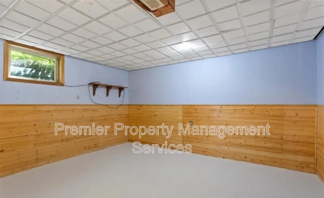 Building Photo - 300 Aristocrat Dr