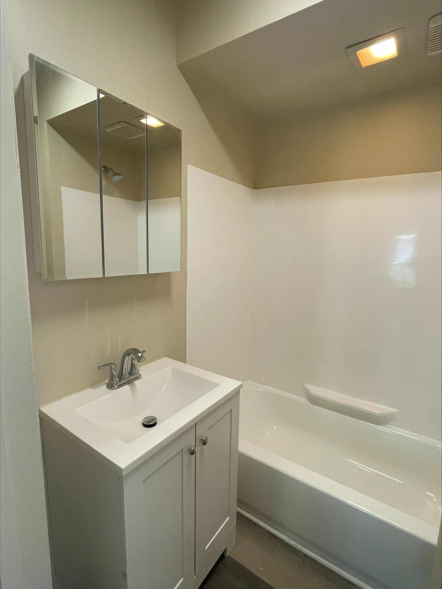 Building Photo - 1022 Herberich Ave