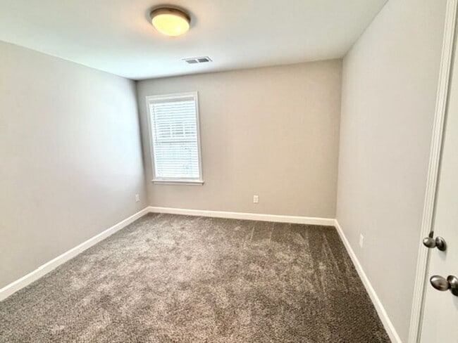 Building Photo - Now Leasing a 4-bedroom 2.5 bath home in Millington. Available Now!