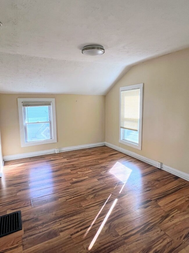 Building Photo - 219 E North St